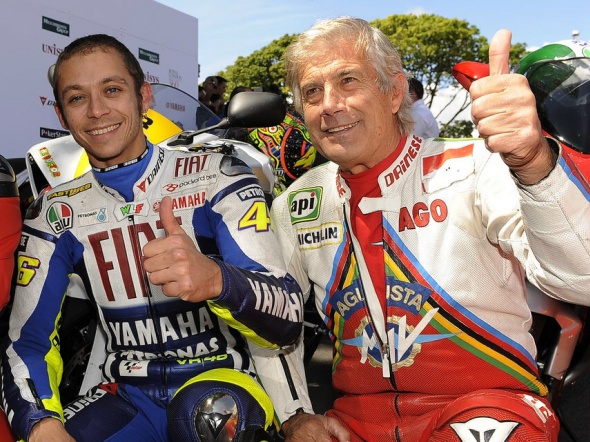 پر افتخارترین و برترین موتورسوار جهان آگوستینی در کنار والنتینو روسی
