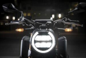 چراغ در موتورسواری در شب