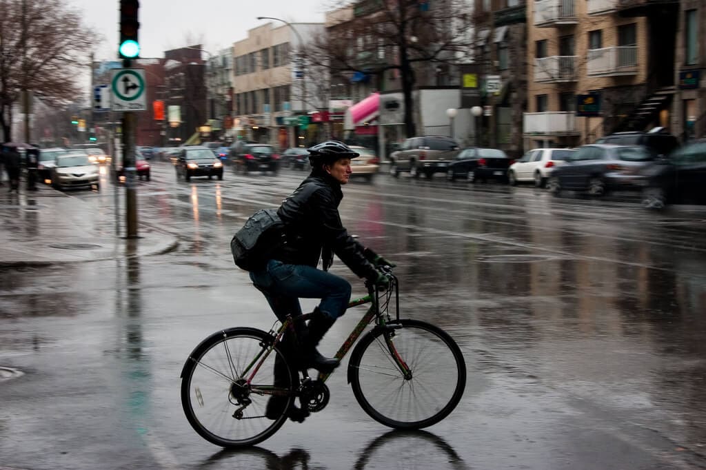 دوچرخه سواری هوای باران